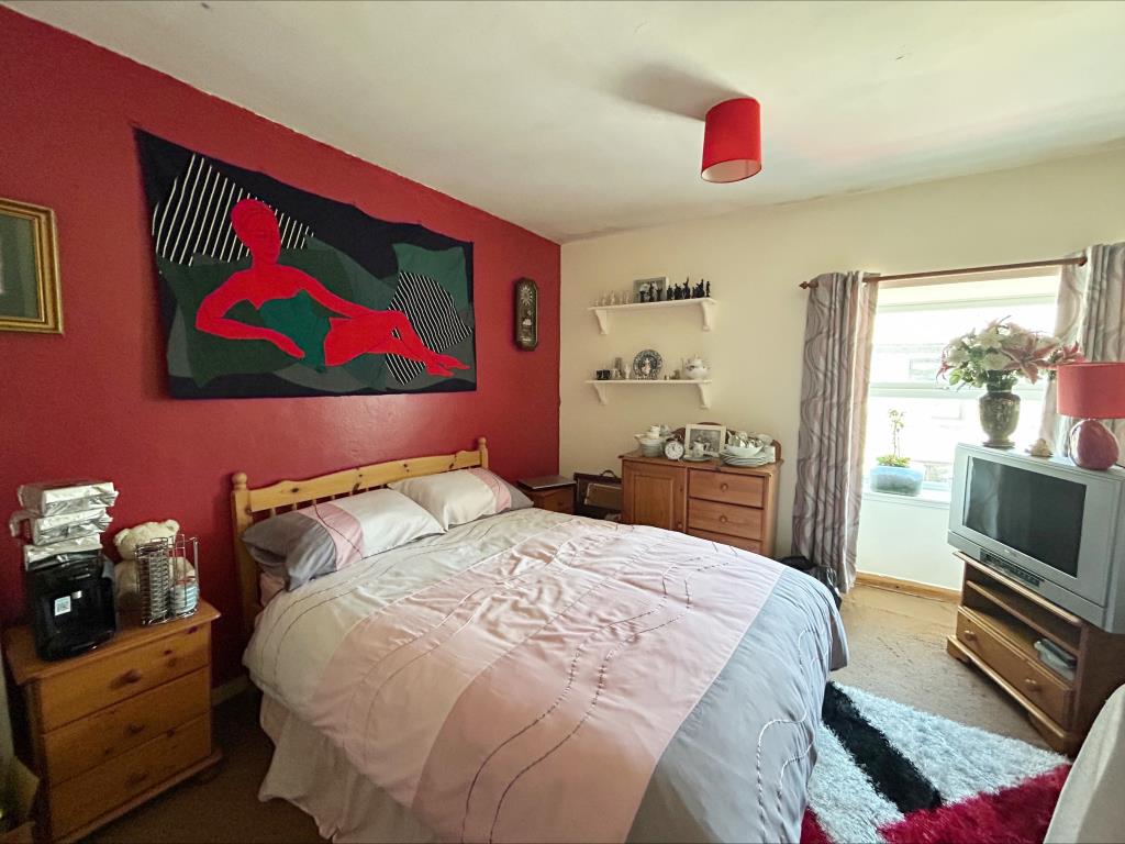 Lot: 159 - FREEHOLD RESIDENTIAL INVESTMENT - Flat D Principle Bedroom